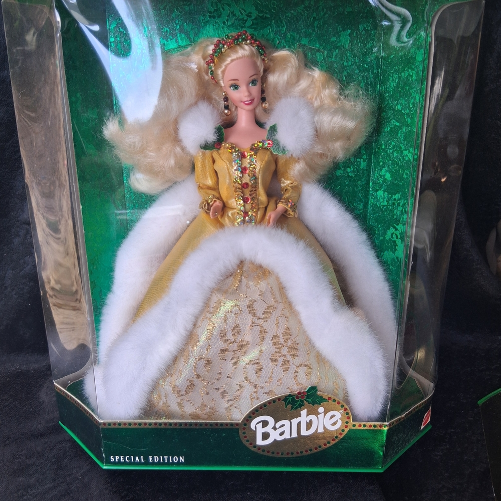 Barbie/Box Error!Barbie Special Edition Doll in Gold Dress